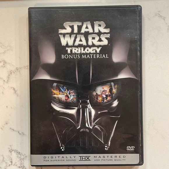 Star Wars DVD Collection in Black featuring Iconic Artwork and Sci-Fi Adventure - Picture 4 of 7